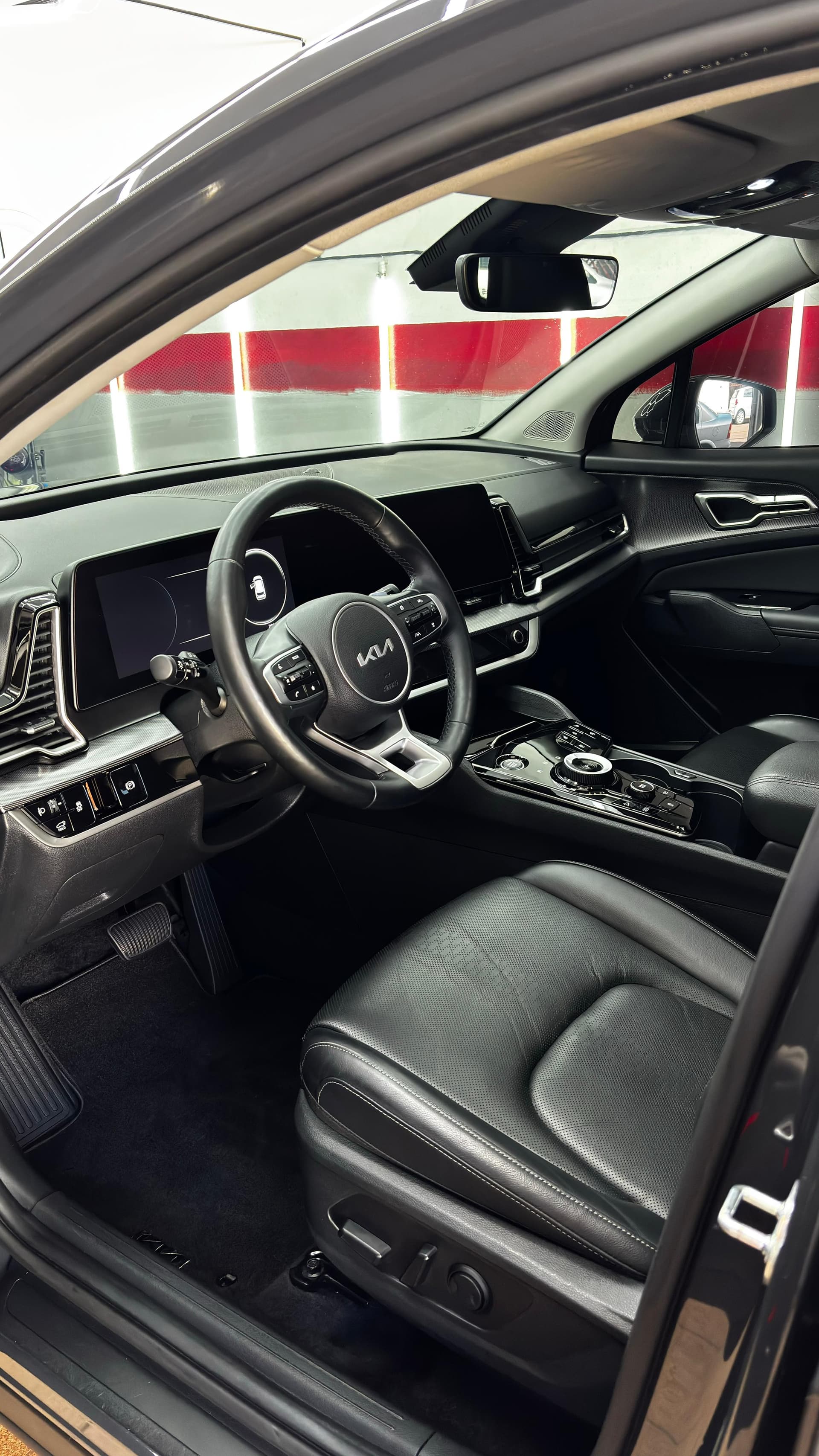 Interior de Kia higienizado com acabamento premium